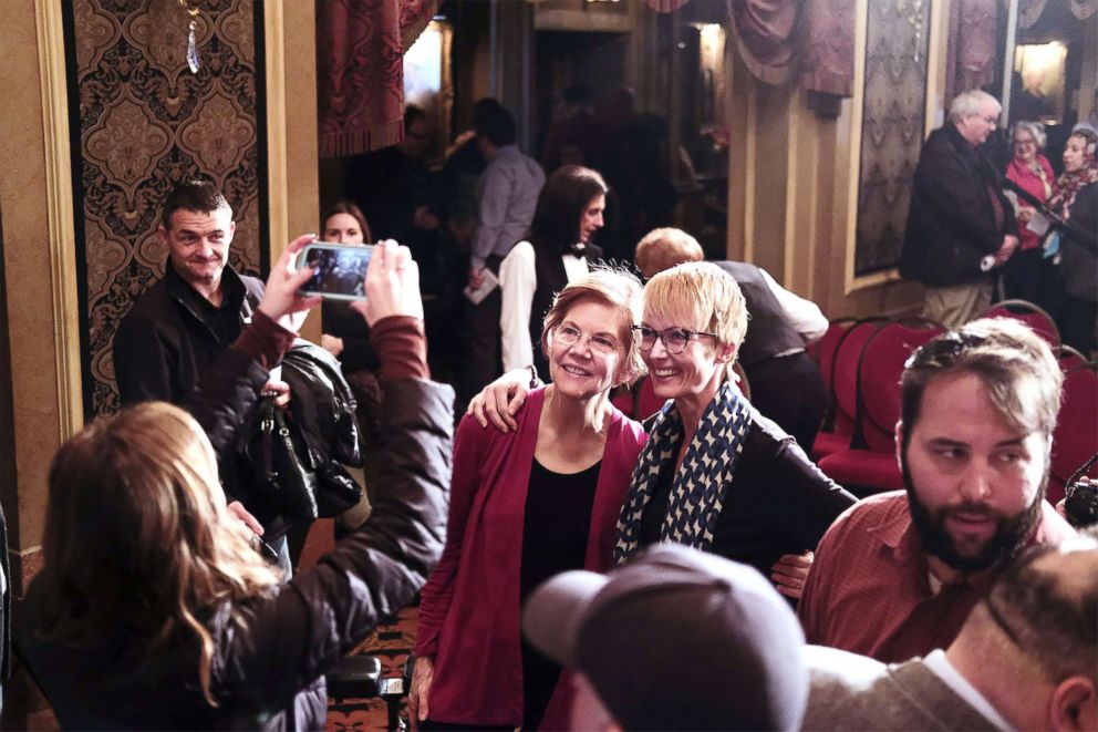 PHOTO: Elizabeth Warren, center left, meets attendees after her organizing event in Sioux City, Iowa, Jan. 5, 2019.