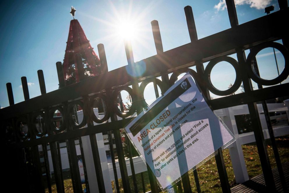 PHOTO: The area next to the National Christmas Tree is closed in Washington on Dec. 24, 2018.