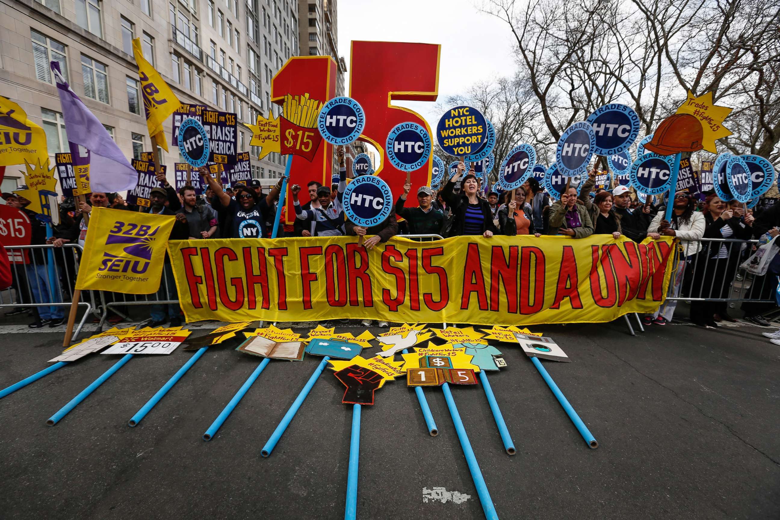 PHOTO: The national movement 'Fight For $15' including workers and labor unions march  demanding raise the minimum wage to $15/hour, at Colombus Square in New York, April 15, 2015.