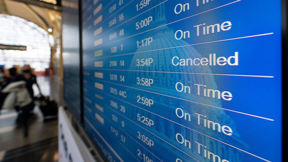 FAA issues warning to travelers amid omicron surge: Delays will continue