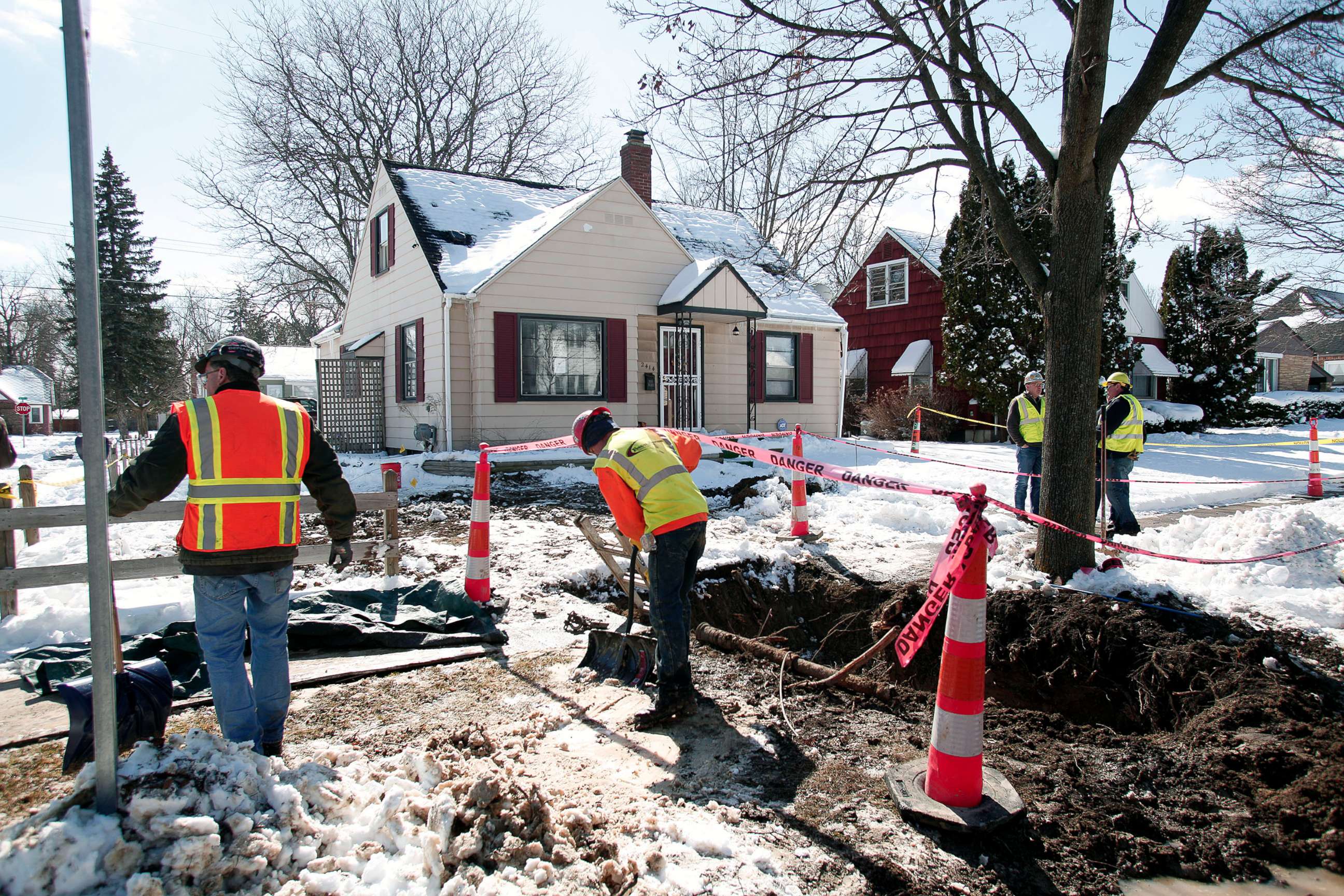 PHOTO: City of Flint, Michigan workers prepare to replace a lead water service line pipe at the site of the first Flint home with high lead levels to have its lead service line replaced under the Mayor's Fast Start program on March 4, 2016 in Flint, Mi.
