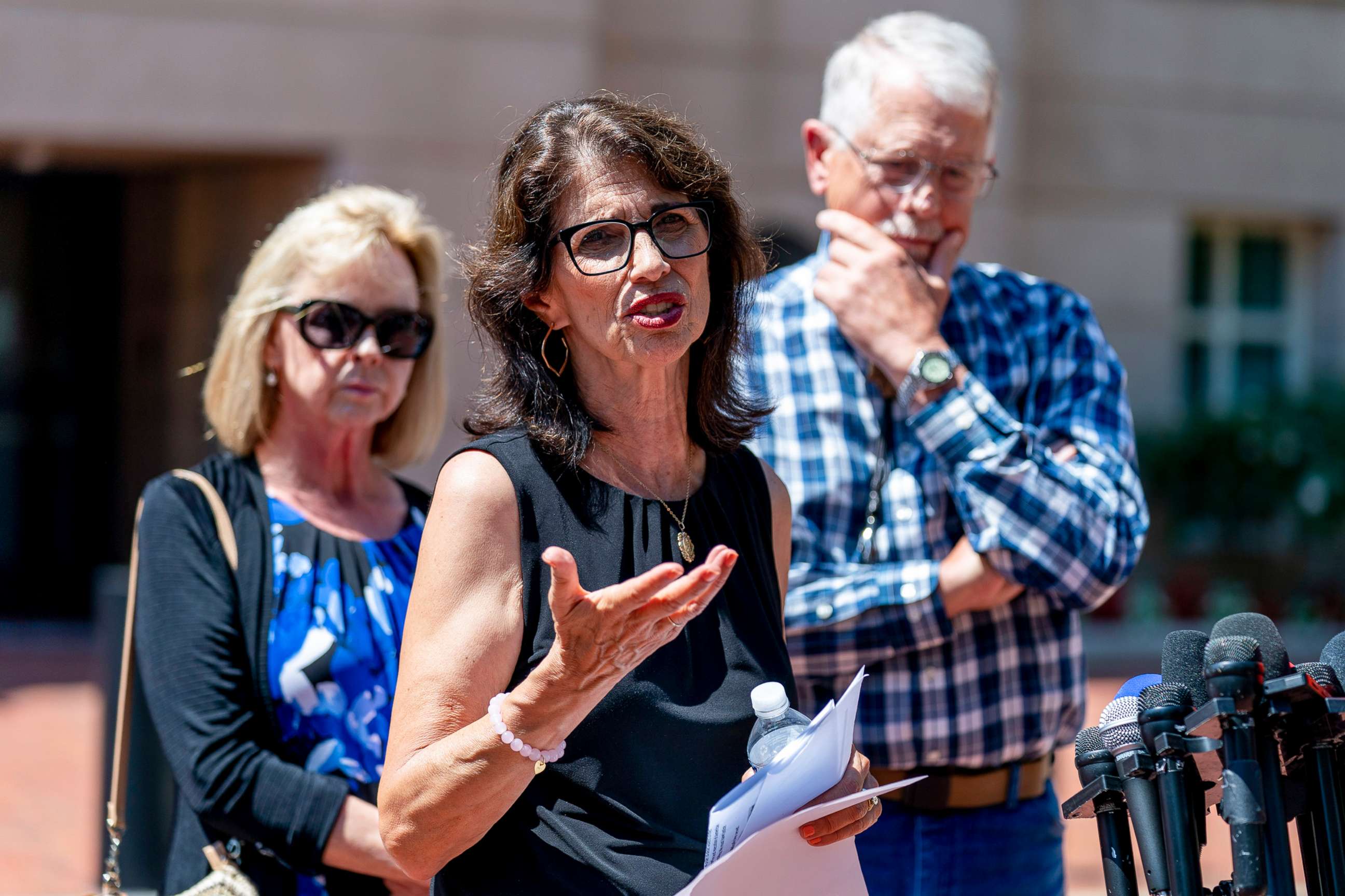 PHOTO: Diane Foley, the mother of James Foley, center, accompanied by Carl and Marsha Mueller, the parents of Kayla Mueller, speaks after the sentencing of El Shafee Elsheikh at the  District Courthouse in Alexandria, Va., Aug. 19, 2022.