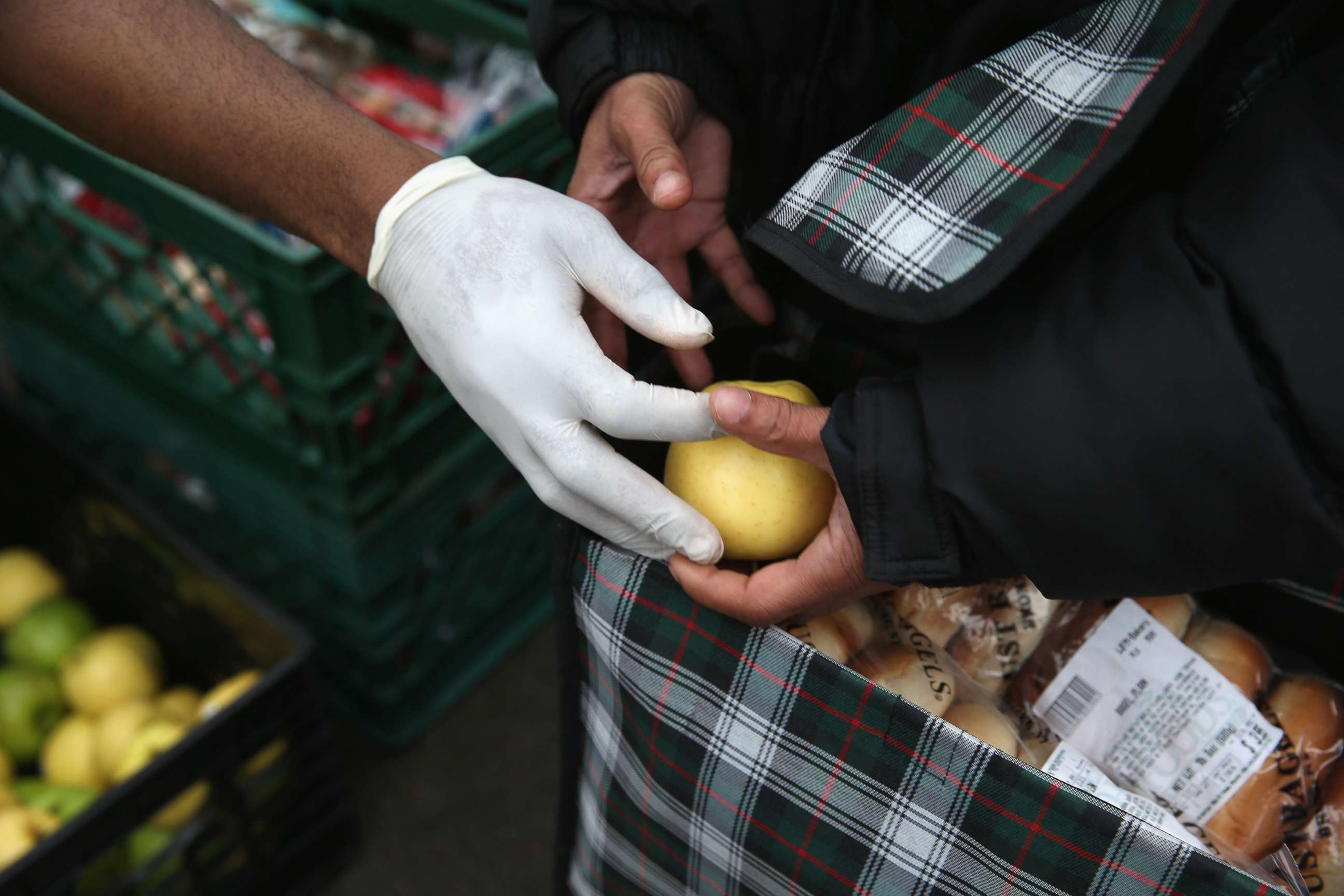 PHOTO: Brooklyn residents receive free food as part of a Bowery Mission outreach program on Dec. 5, 2013 in New York City.