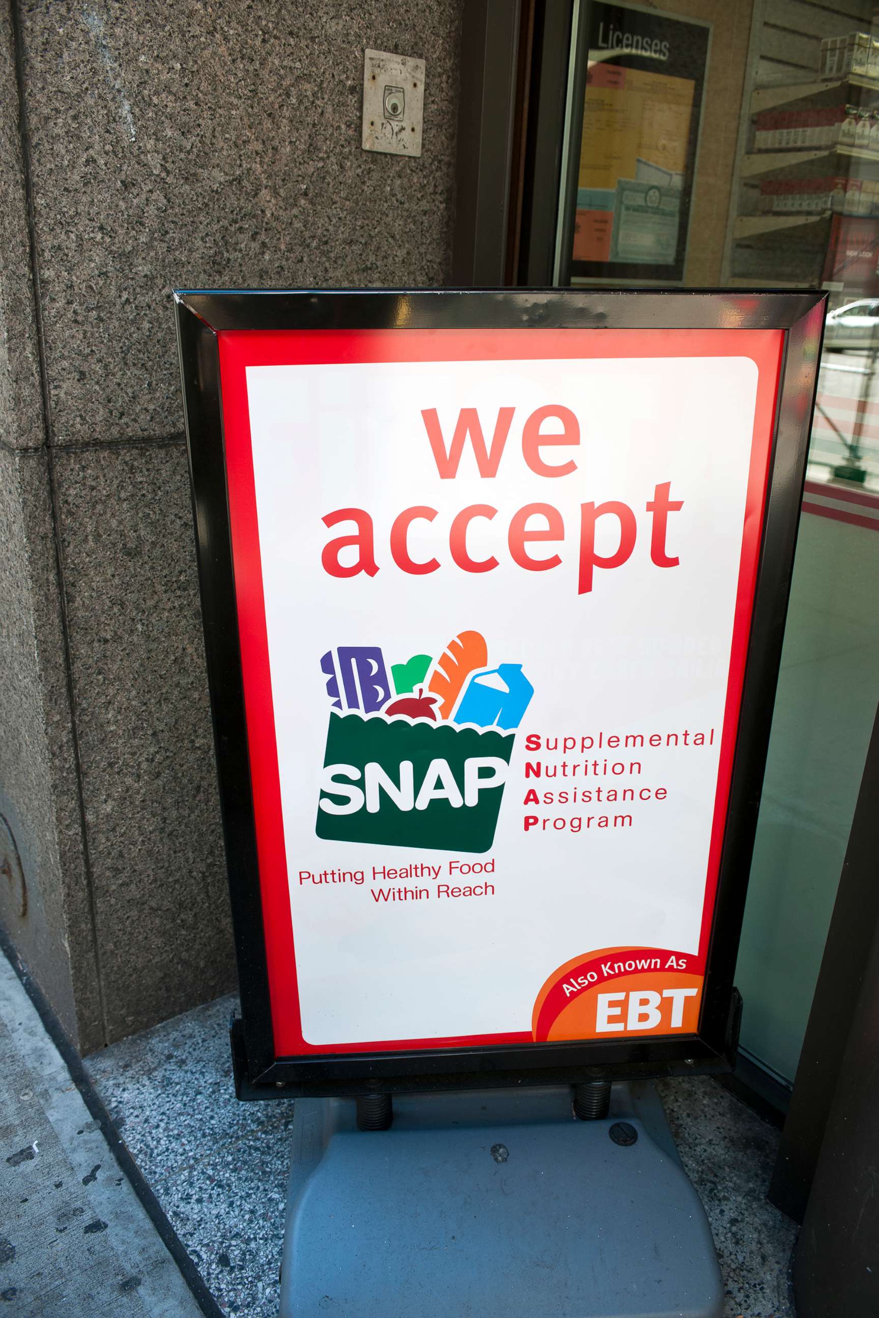PHOTO: In this Oct. 20, 2012, file photo, a sign in front of a 7-Eleven in New York announces that the convenience store accept SNAP (Supplemental Nutrition Assistance Program).