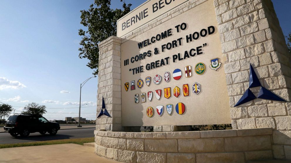 PHOTO: Traffic flows through the main gate past a welcome sign, Tuesday, July 9, 2013, in Fort Hood, Texas.