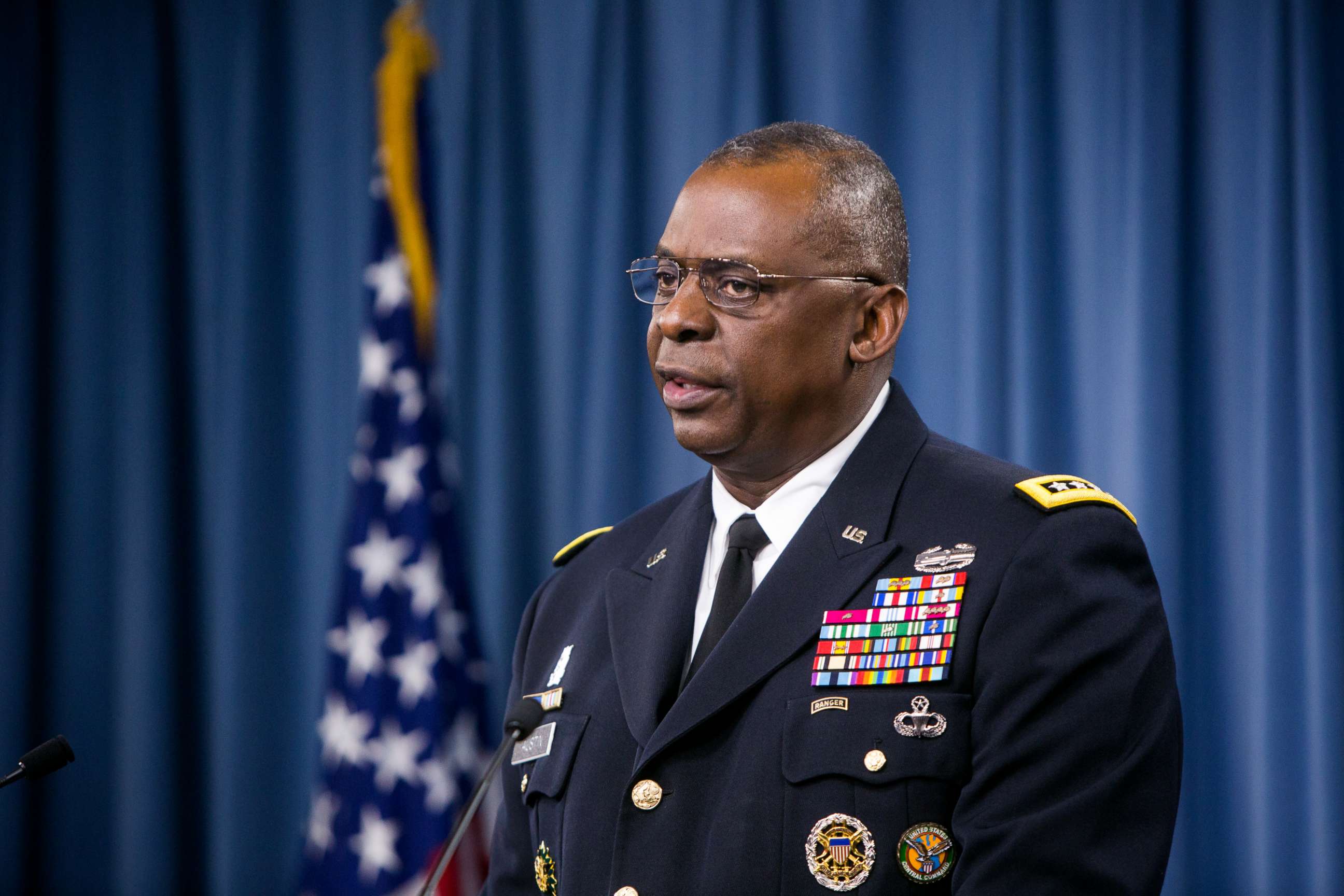 PHOTO: Commander of U.S. Central Command, Gen. Lloyd Austin II, holds a media briefing on Operation Inherent Resolve, the international military effort against ISIS, Oct. 17, 2014, at the Pentagon in Washington, D.C.