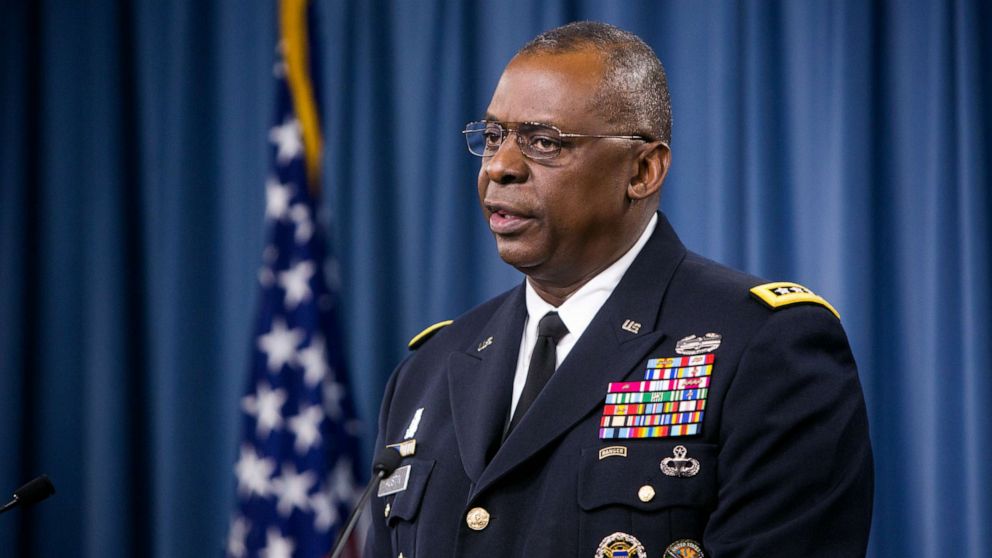 PHOTO: Commander of U.S. Central Command, Gen. Lloyd Austin II, holds a media briefing on Operation Inherent Resolve, the international military effort against ISIS, Oct. 17, 2014, at the Pentagon in Washington, D.C.