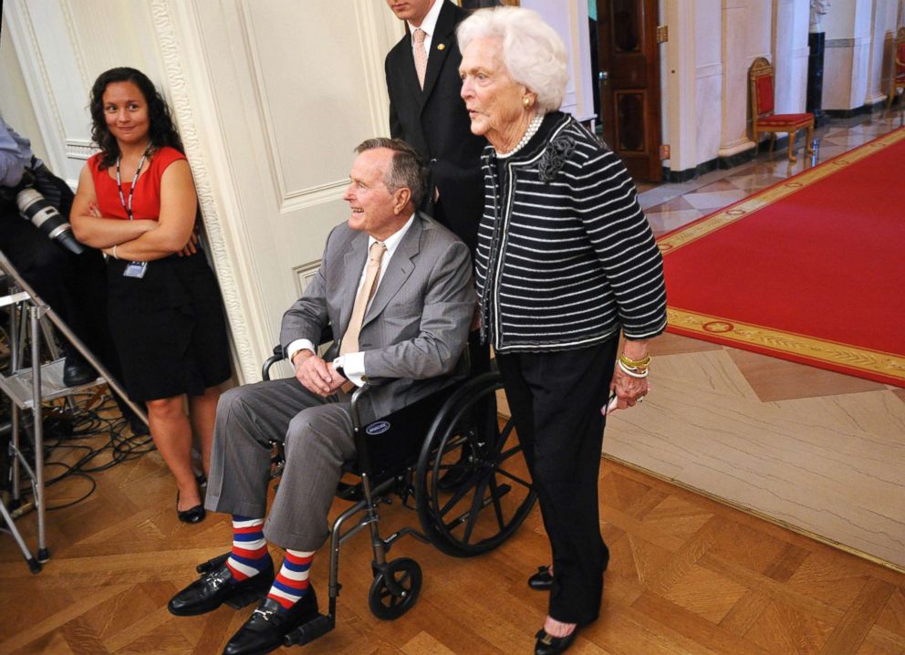 PHOTO: President George H.W. Bush and his wife Barbara arrive for the portrait unveiling of former U.S. president George W. Bush and his wife Laura Bush at the White House in Washington D.C., May 31, 2012.