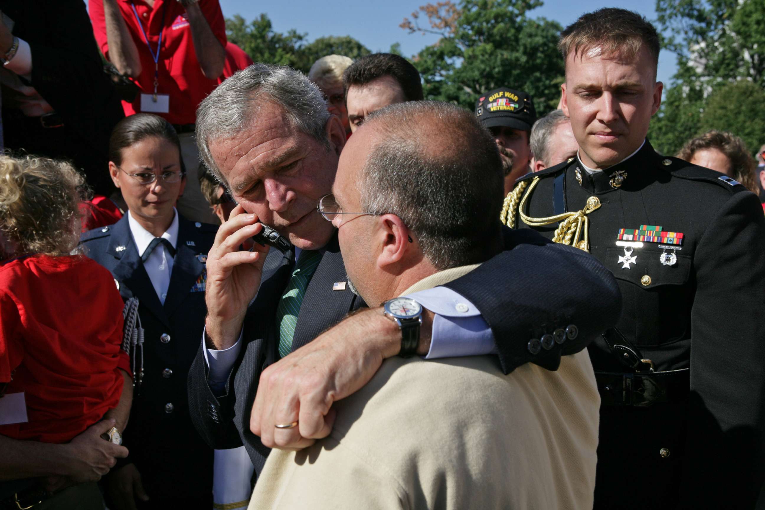 PHOTO: President George W. Bush stands with his arm around Jeff Hallal while speaking on the phone to his wife, Pam Hallal, Sept. 18, 2007 on the South Lawn of the White House. 