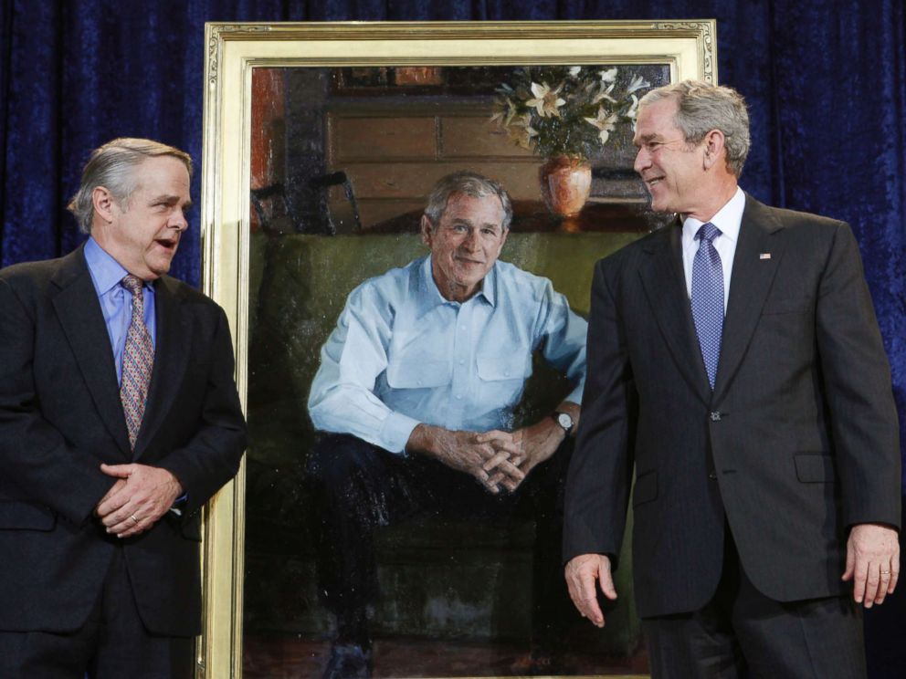 PHOTO: President George W. Bush smiles at artist Robert Anderson after unveiling his portrait at the National Portrait Gallery, Dec. 19, 2008, in Washington.
