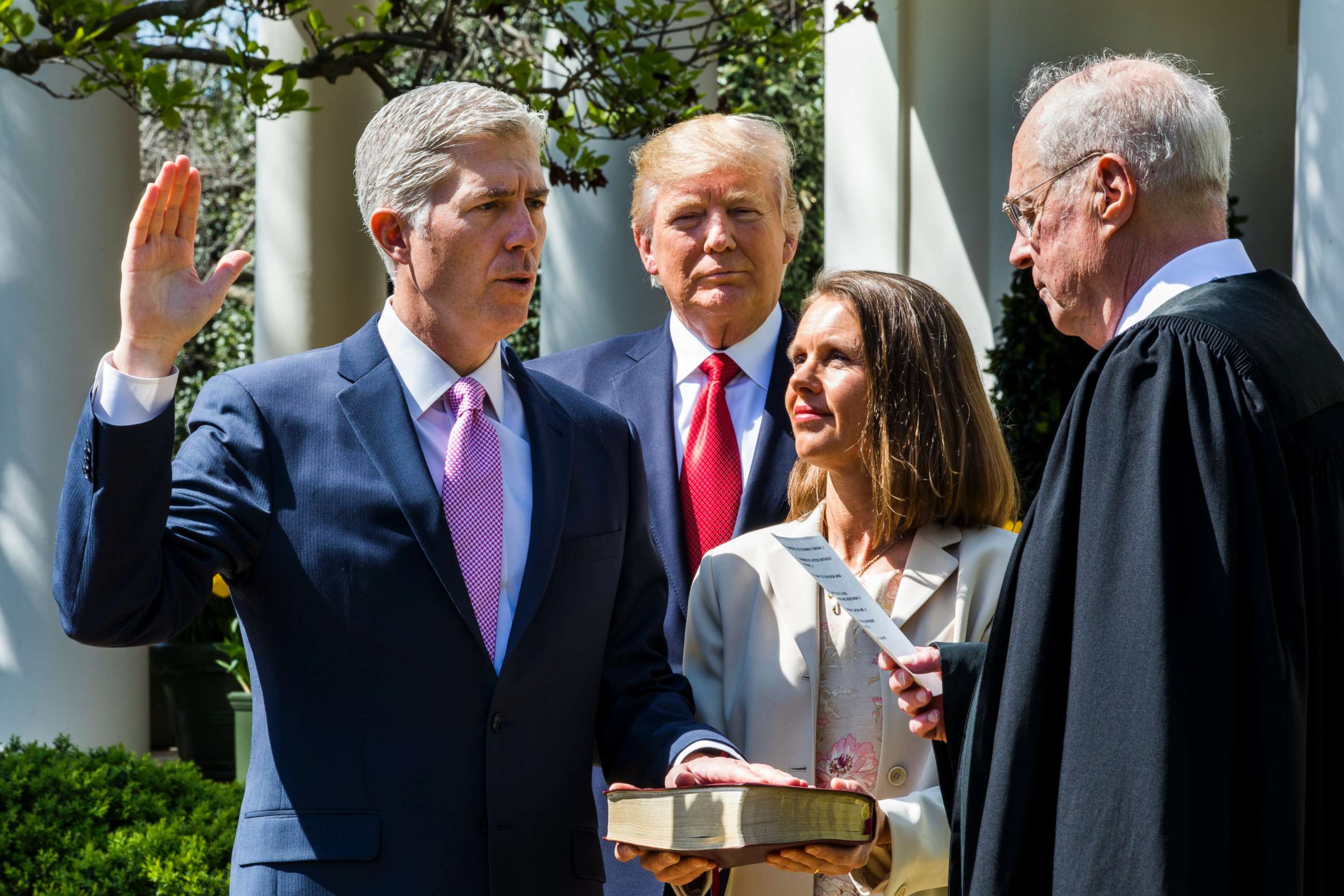 PHOTO: Justice Anthony M. Kennedy, right,  administers the judicial oath to the US Supreme Court's newest member, Neil M. Gorsuch.