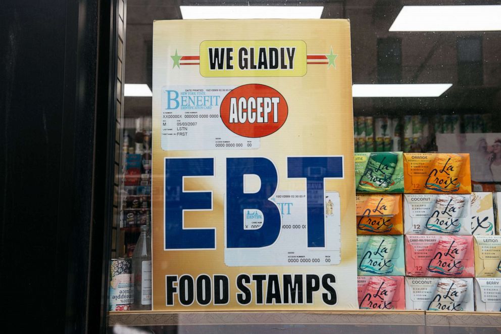 PHOTO: A sign alerting customers about SNAP food stamps benefits is displayed at a Brooklyn grocery store on Dec. 5, 2019 in New York City.
