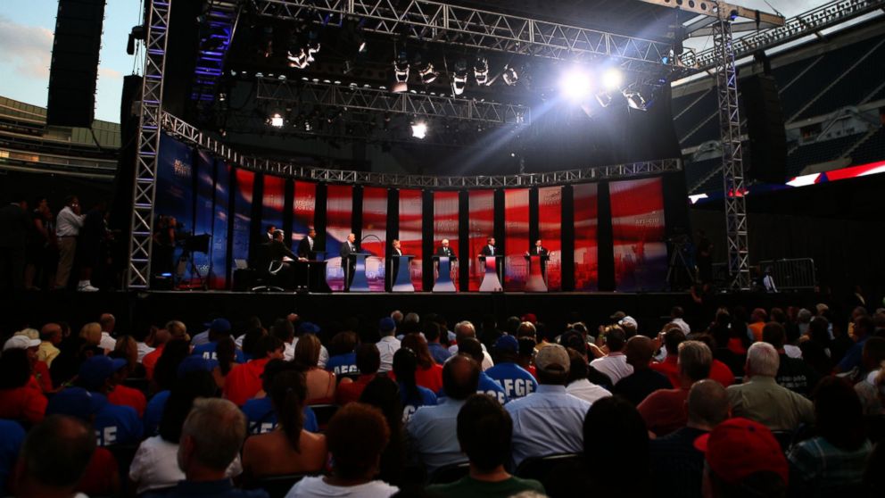 PHOTO: Democratic presidential candidates debate during the AFL-CIO Presidential Forum at Soldier Field in Chicago, Ill., Aug. 7, 2007.