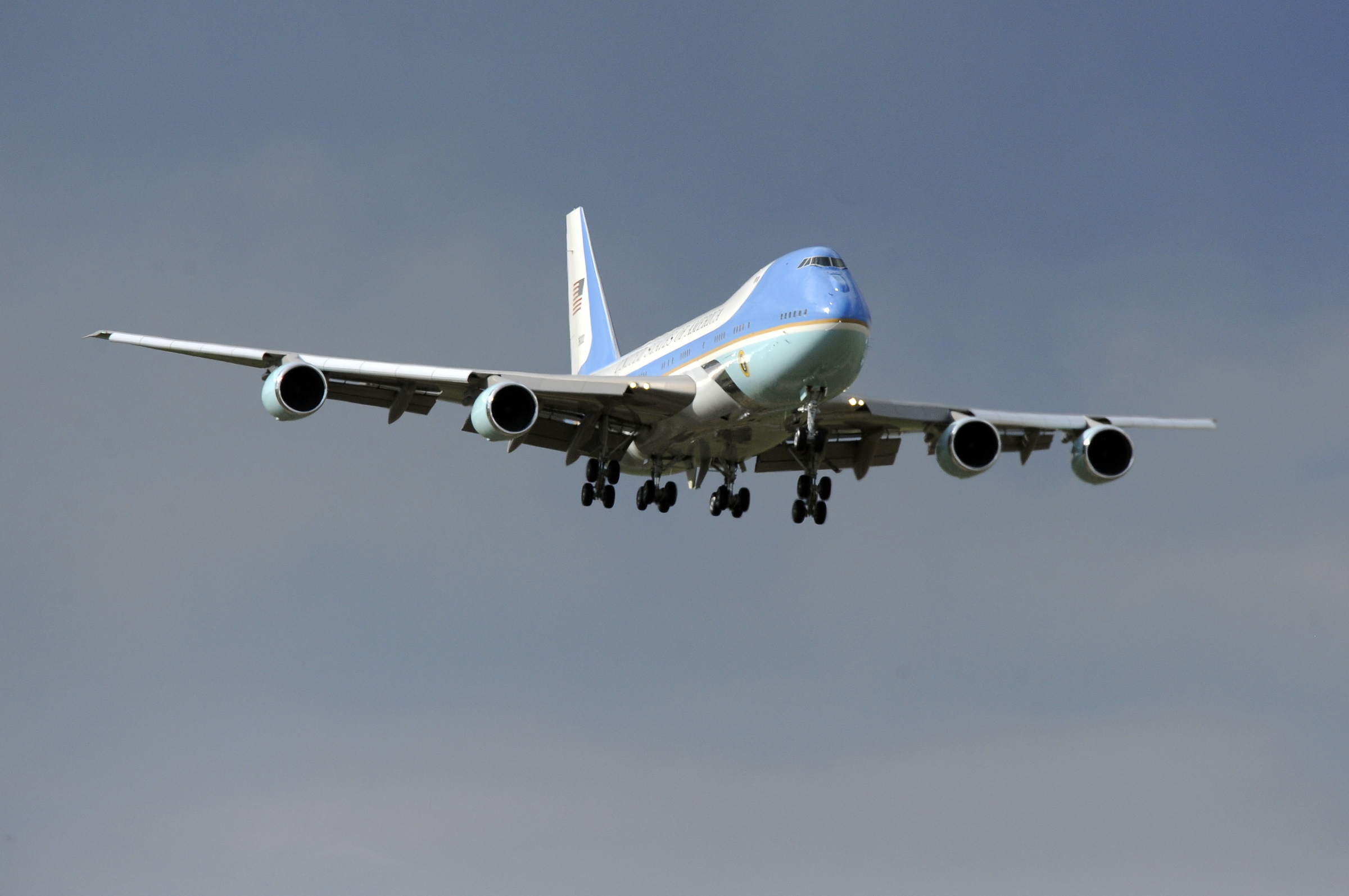 PHOTO: Air Force One made an approach from the north as it came in for a landing at Buckley Air Force Base, April 24, 2012. 
