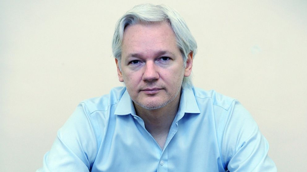PHOTO: Wikileaks founder Julian Assange speaks to the media inside the Ecuadorian Embassy in London on June 14, 2013.