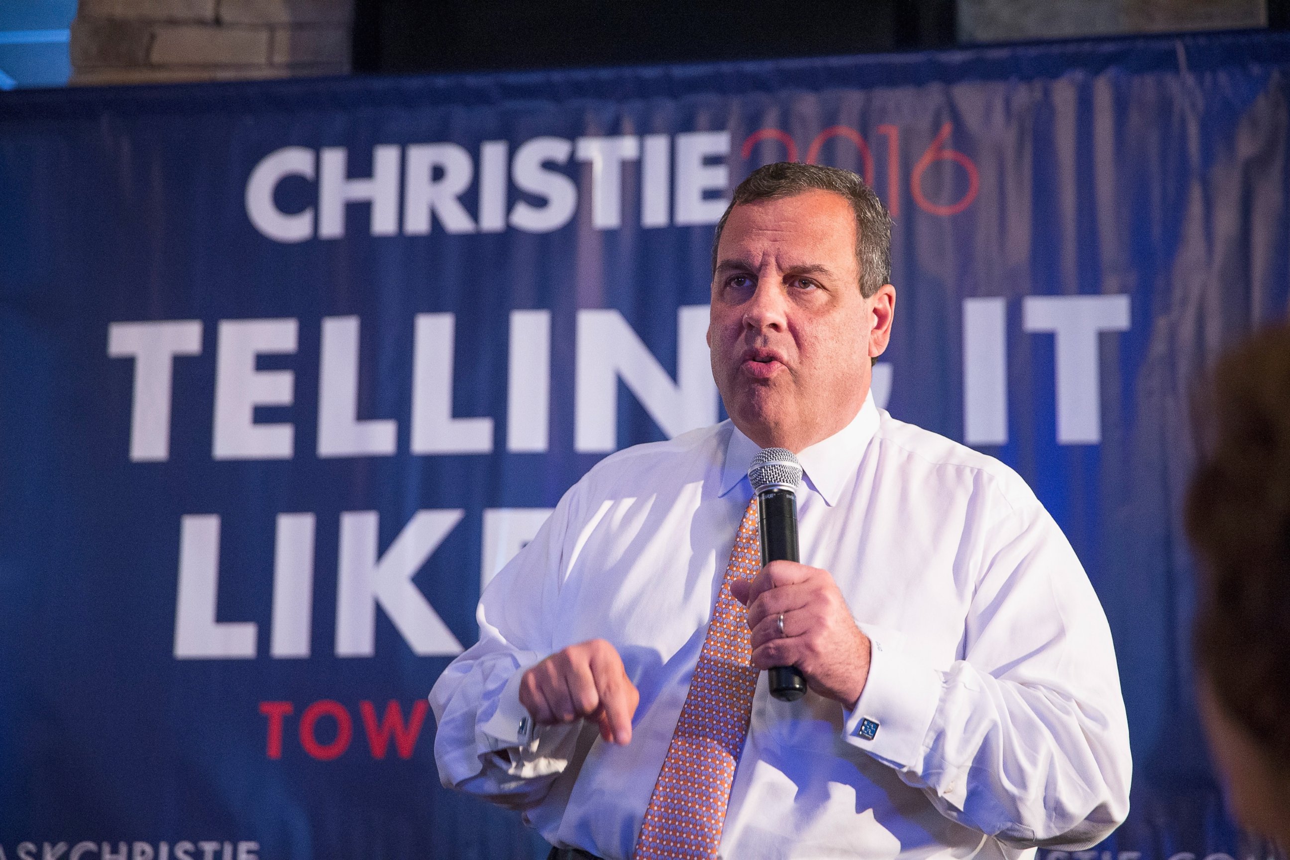 PHOTO: Republican presidential candidate New Jersey Governor Chris Christie speaks to guests gathered for a campaign event at Jersey Grille on July 24, 2015 in Davenport, Iowa.
