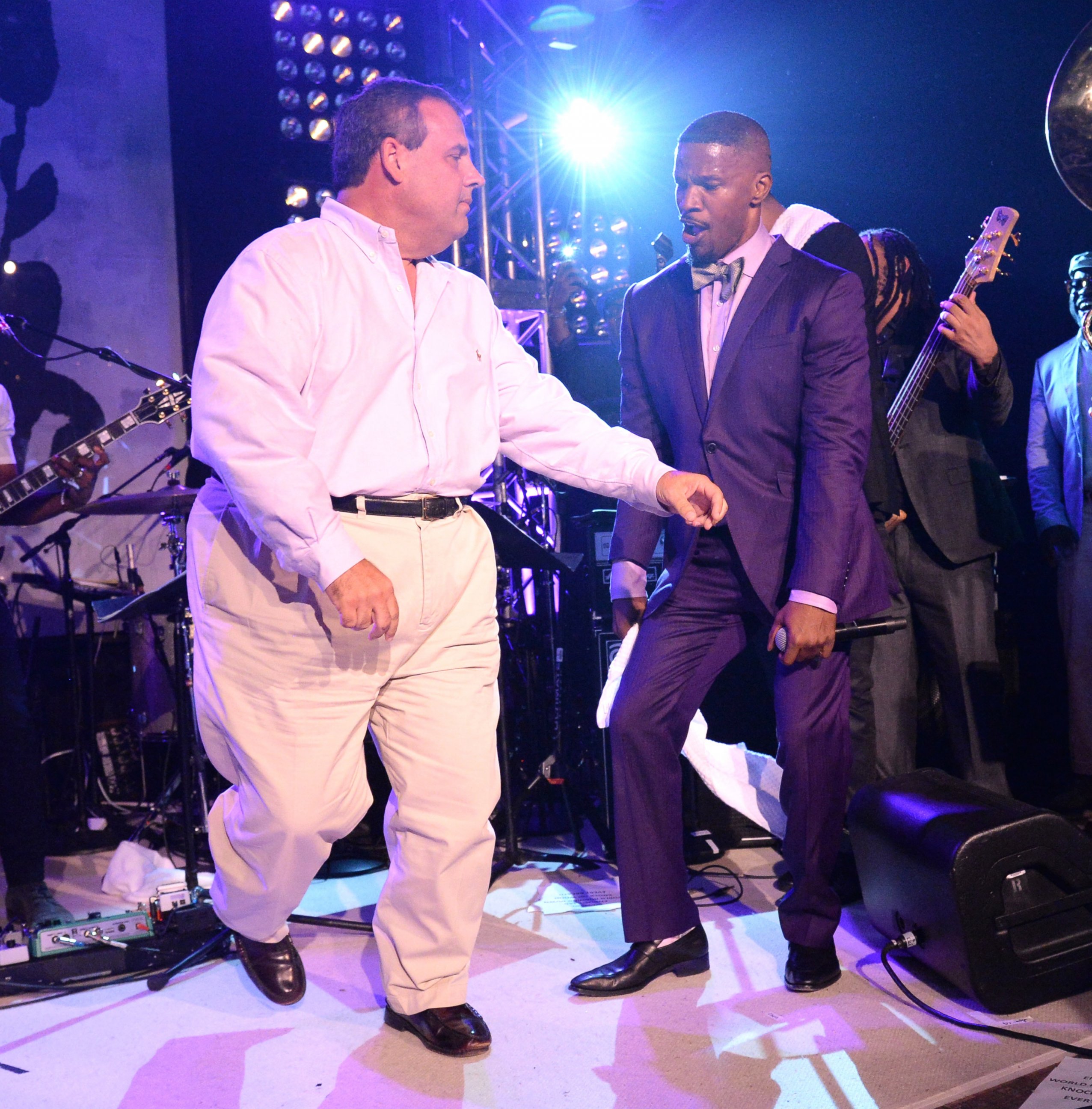 PHOTO: New Jersey Governor Chris Christie dances onstage with Jamie Foxx on Aug. 16, 2014, in East Hampton, N.Y.