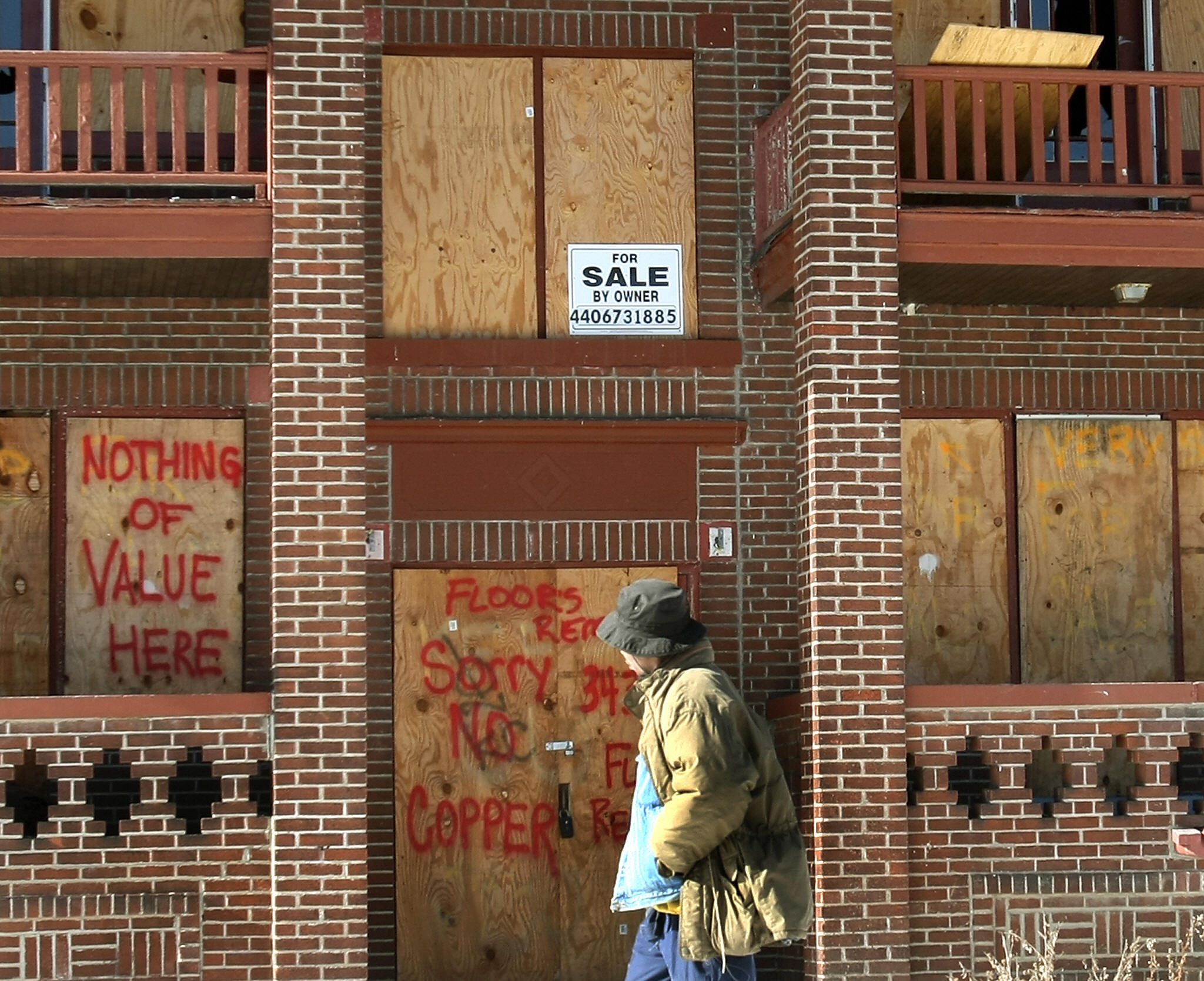 PHOTO: A resident walks past a boarded up building in the Mount Pleasant section of Cleveland, Ohio, Jan. 25, 2008.
