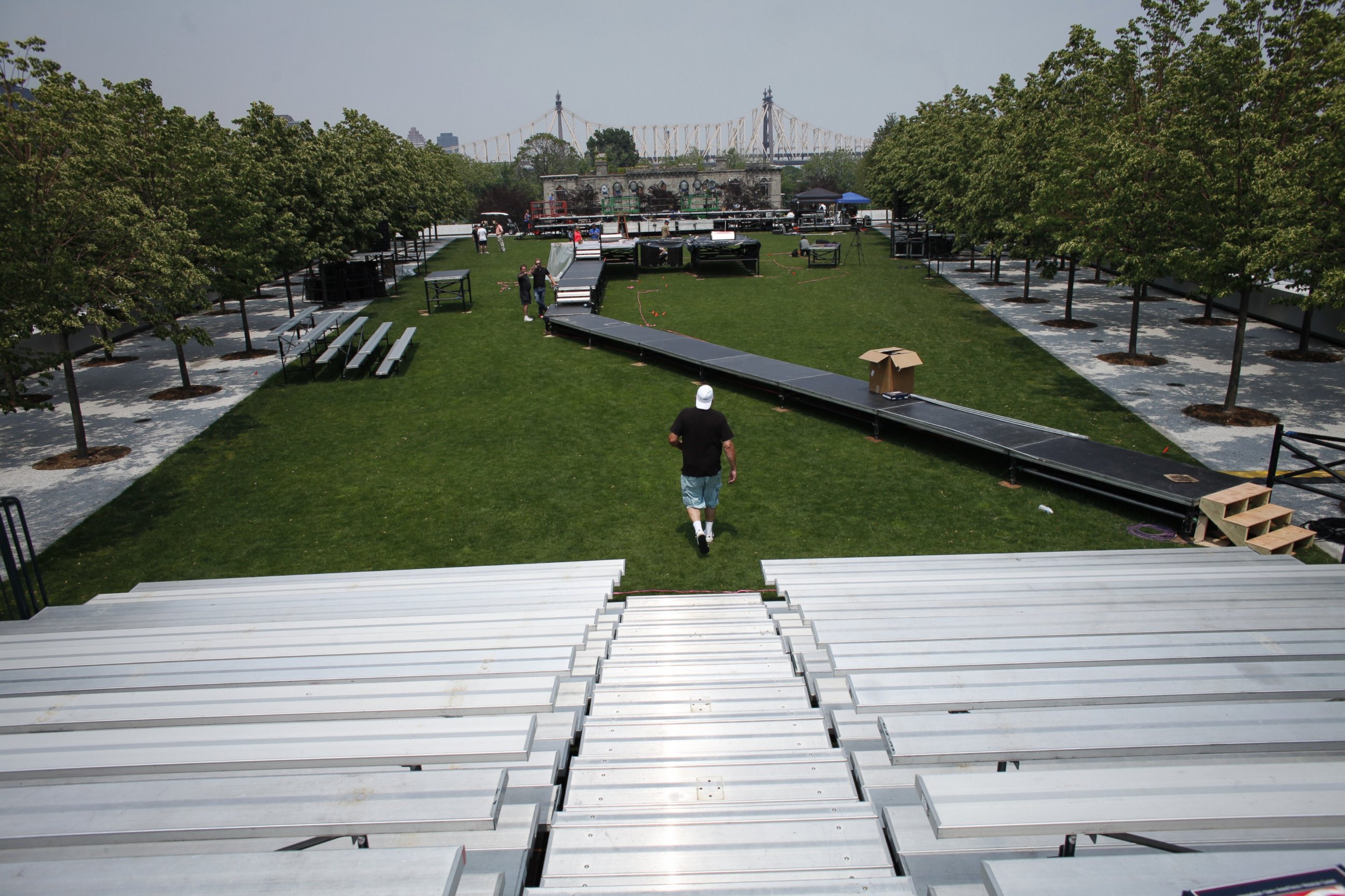 PHOTO: Workers from Elite Productions work on the preparations for  Hillary Clinton's presidential campaign launch in Roosevelt Island in New York on June 12, 2015. 