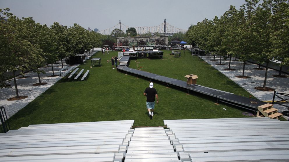 PHOTO: Workers from Elite Productions work on the preparations for  Hillary Clinton's presidential campaign launch in Roosevelt Island in New York on June 12, 2015. 