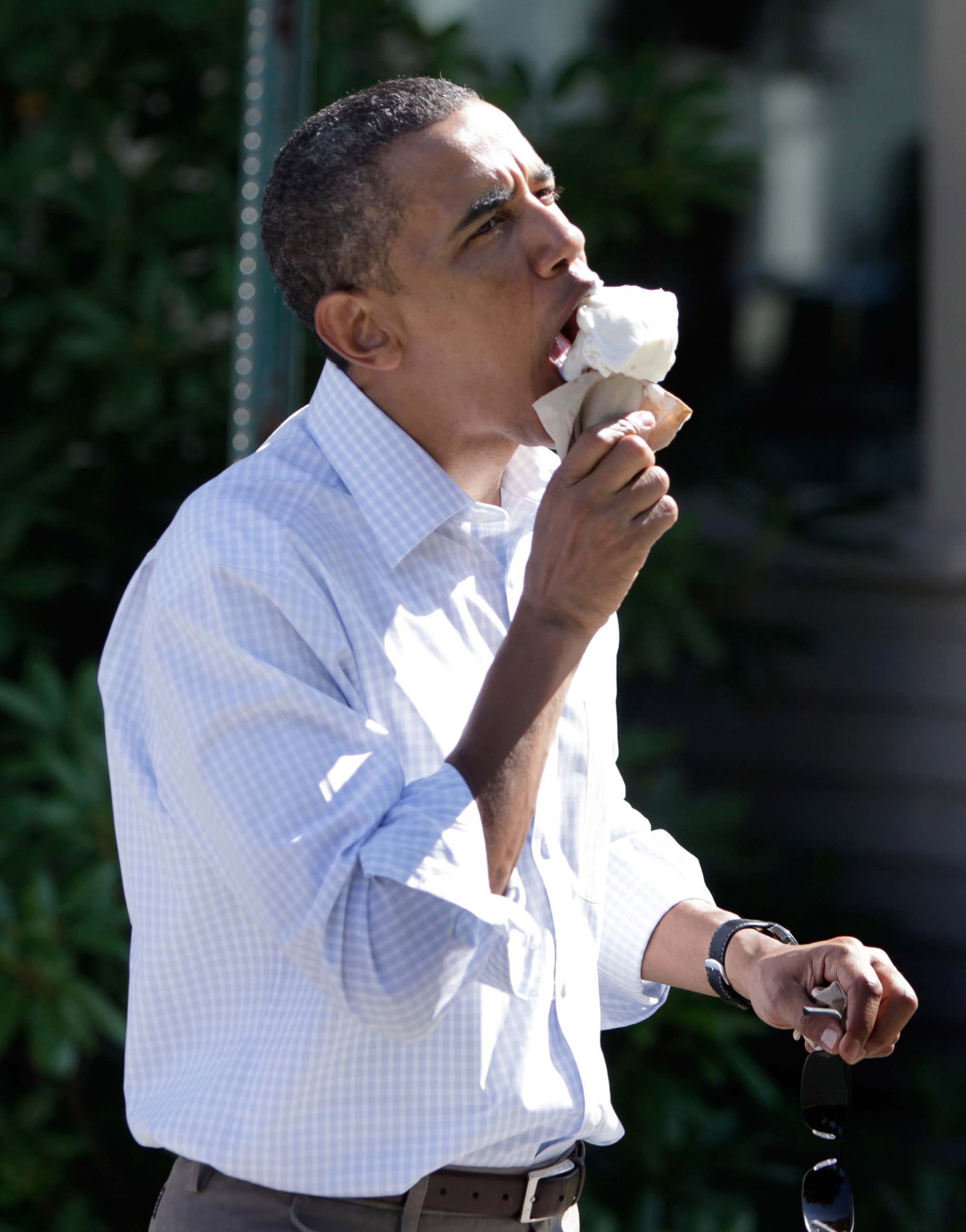 PHOTO: President Barack Obama eats ice cream during the first family's weekend vacation in Bar Harbor, Maine, on July 16, 2010.