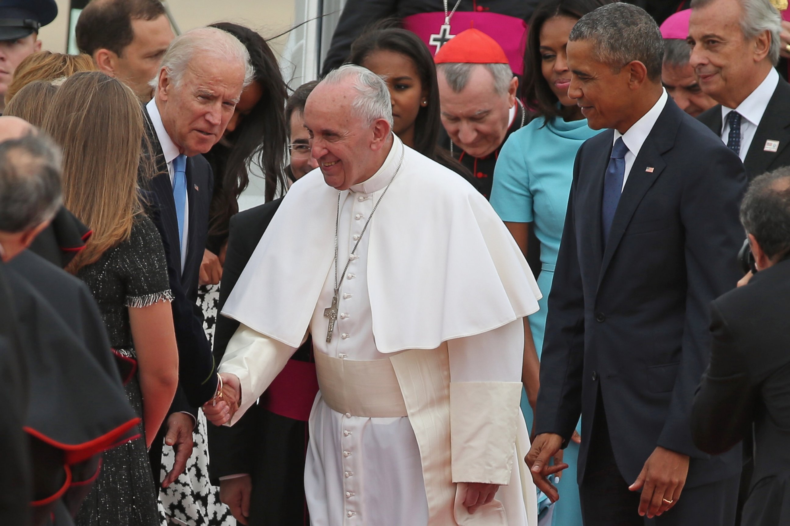 PHOTO:  Pope Francis is greeted by President Barack Obama,first lady Michelle Obama, Vice President Joe Biden  after arriving from Cuba Sept. 22, 2015 at Joint Base Andrews, Md. 
