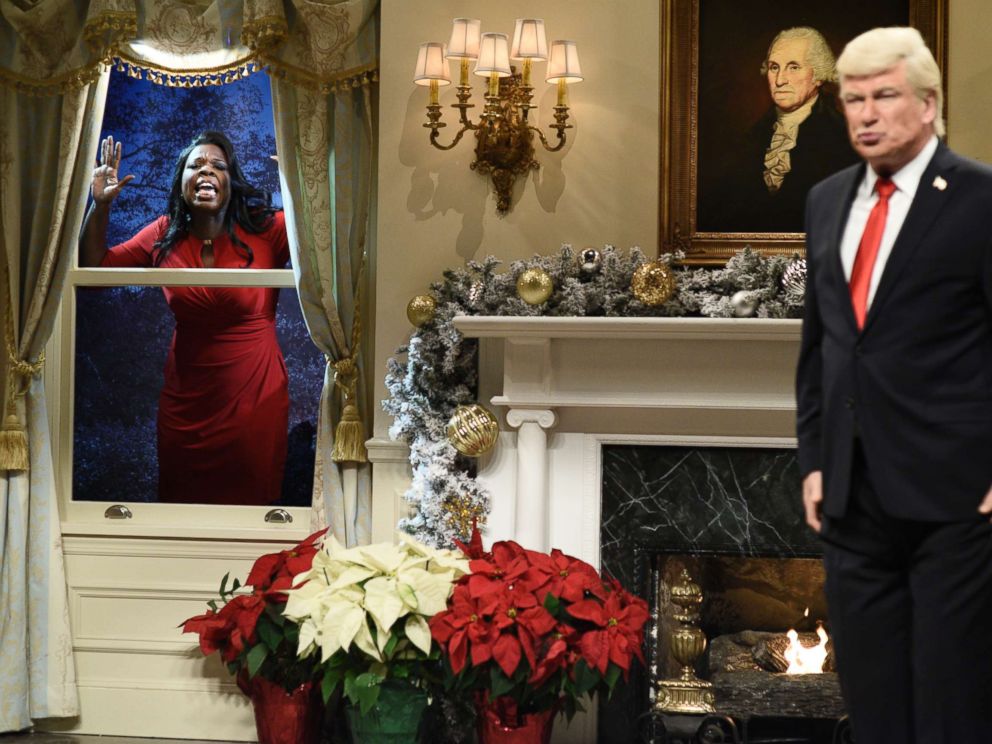 PHOTO: SATURDAY NIGHT LIVE -- Episode 1734 -- Pictured: (l-r) Leslie Jones as Omarosa Manigault, Alec Baldwin as President Donald J. Trump during White House Tree Trimming Cold Open in Studio 8H on Saturday, December 16, 2017