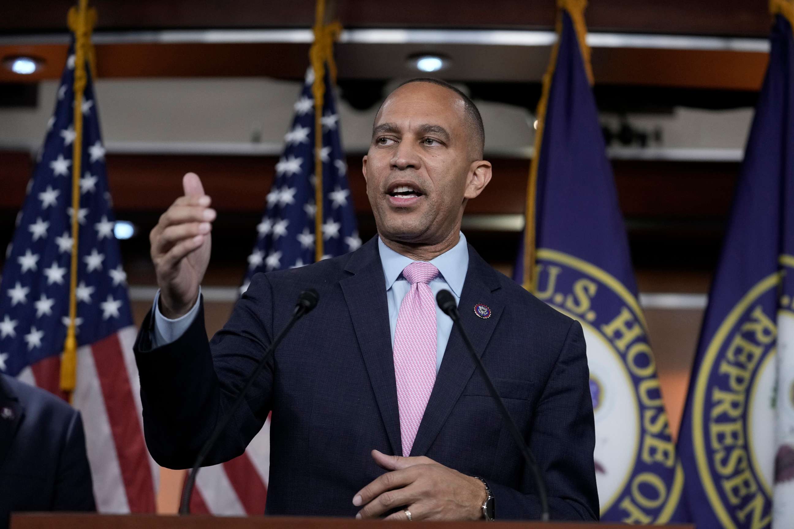 PHOTO: Rep. Hakeem Jeffries speaks to reporters at the Capitol in Washington, D.C., Nov. 30, 2022.