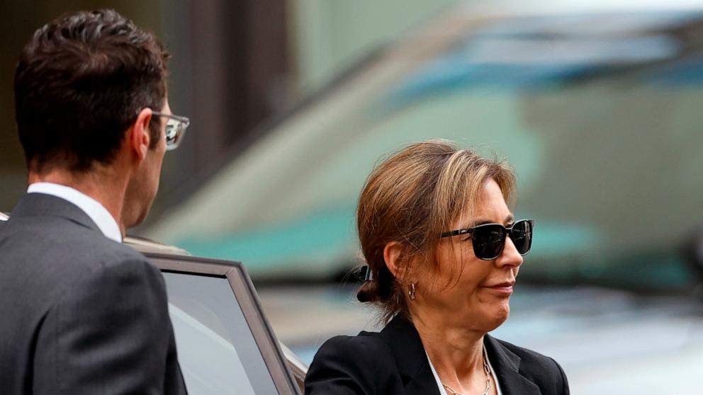 PHOTO: Hallie Biden arrives to the J. Caleb Boggs Federal Building for the trial of Hunter Biden on June 6, 2024 in Wilmington, Del.