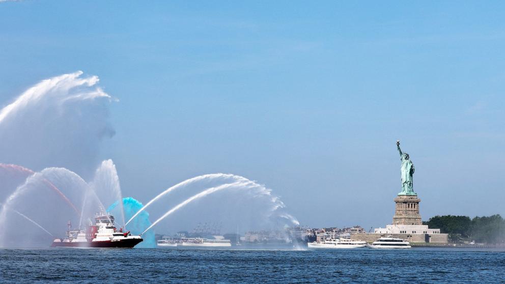 PHOTO: The United States celebrates its 250th anniversary on Independence Day in New York City