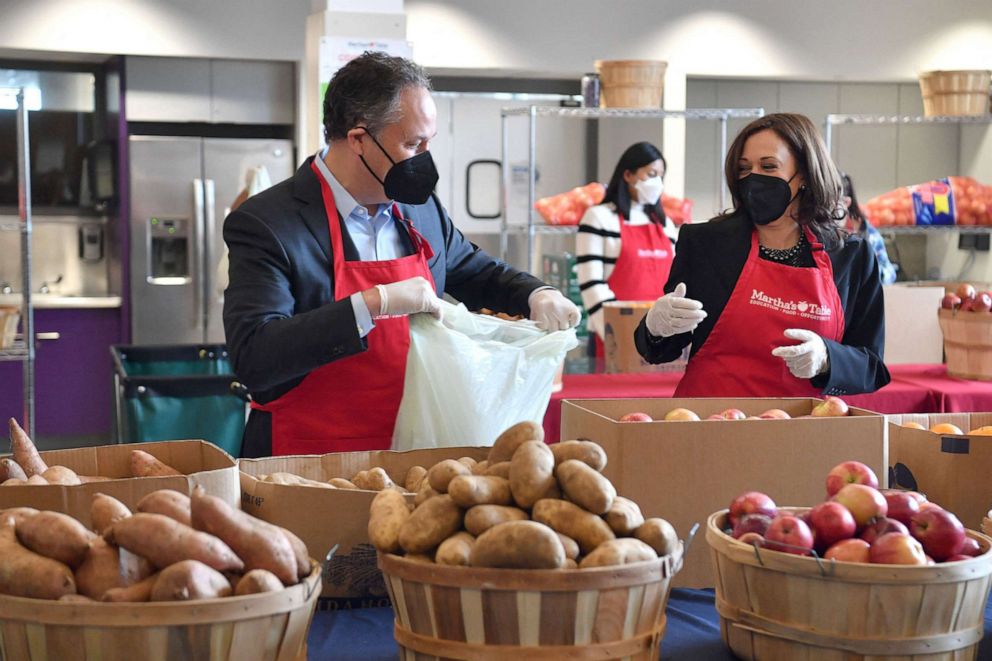 PHOTO: Vice President Kamala Harris and second gentleman Doug Emhoff, left, volunteer at Martha's Table for the Martin Luther King, Jr. Day of Service in Washington, D.C., Jan. 17, 2022.