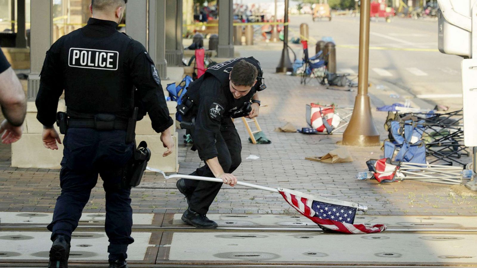 Man Hurt in Florida Mall Panic, but No Sign of Shooting, Police