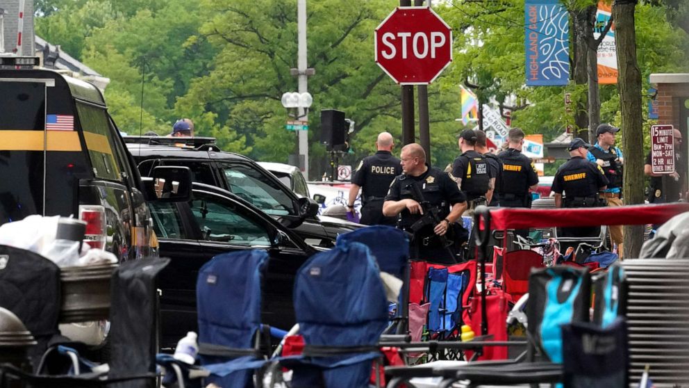 PHOTO: Law enforcement search after a mass shooting at the Highland Park Fourth of July parade in downtown Highland Park, Ill., on Monday, July 4, 2022. 