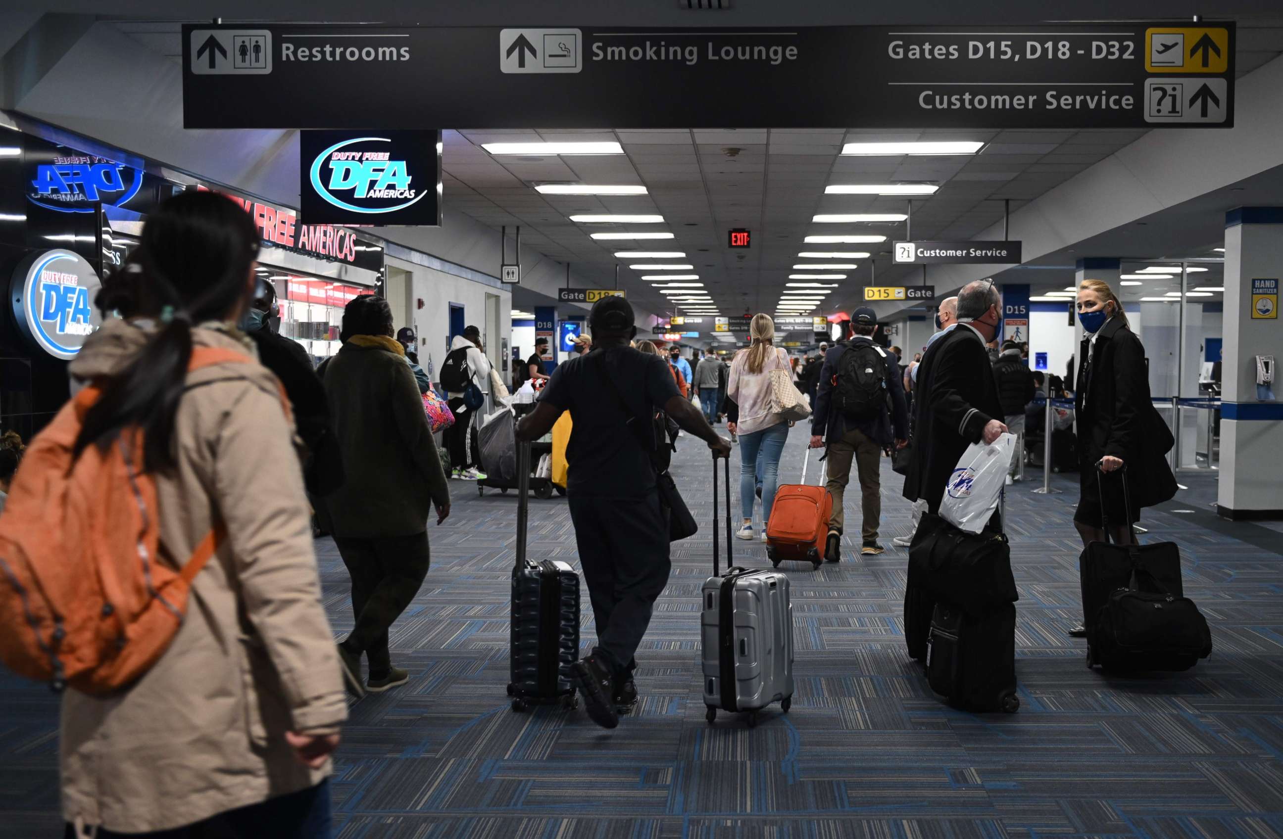PHOTO: Passengers walk through a crowded terminal at Dulles International airport in Dulles, Va., Dec. 27, 2020.
