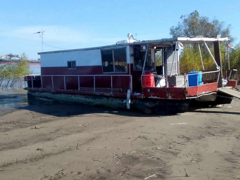 PHOTO: Kelly Phillips traveled down this Mississippi River in his houseboat Shameless, above, for 20 months.