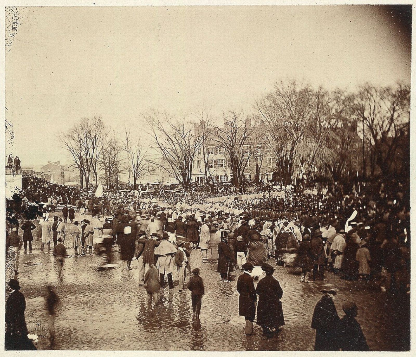 1865 год. Инаугурация Линкольна 1865. Инаугурация Авраама Линкольна. Апрель 1865 год США. Фото инаугурации Авраама Линкольна.