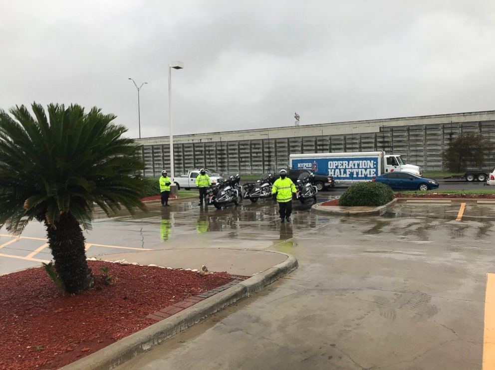 PHOTO: Police wait outside a Whataburger in Corpus Christi, Texas, on December 6, 2017, while first lady Melania Trump and second lady Karen Pence order inside.