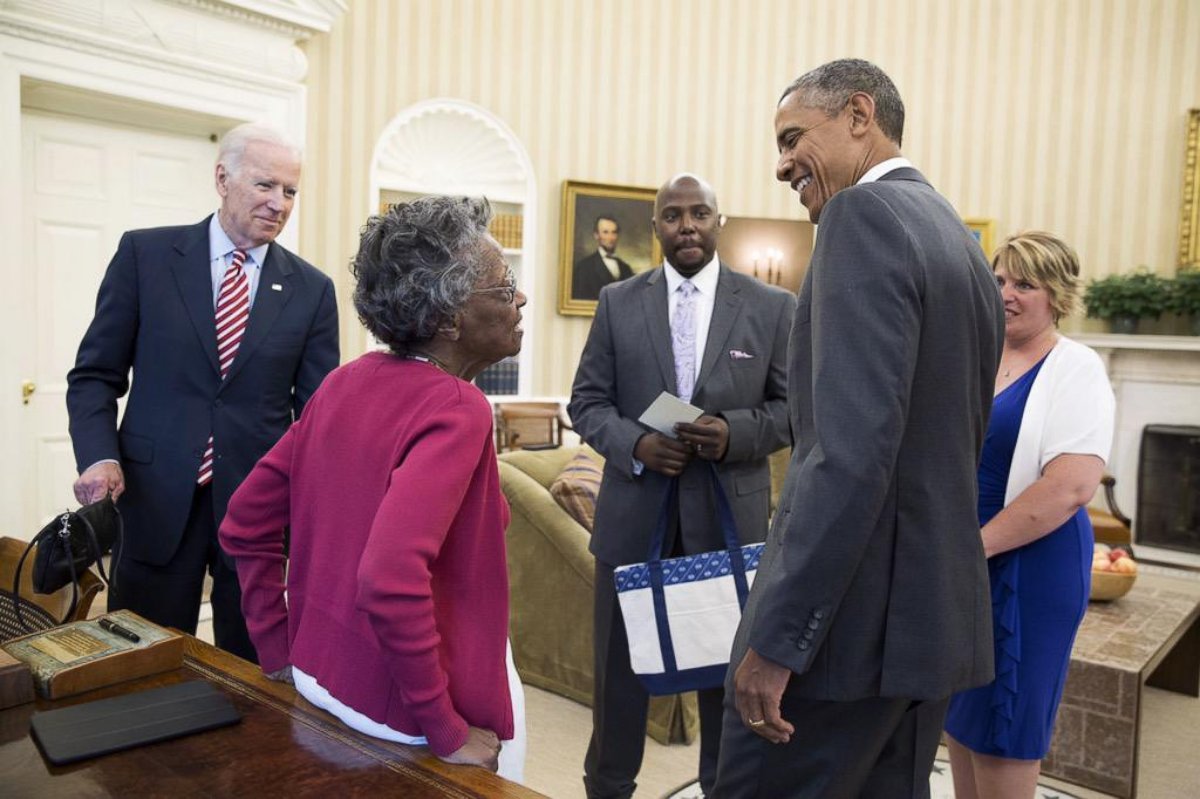 PHOTO: President Obama and Vice President Joe Biden meet with 97-year-old Vivian Bailey in the Oval Office on Tuesday, May 26, 2015.