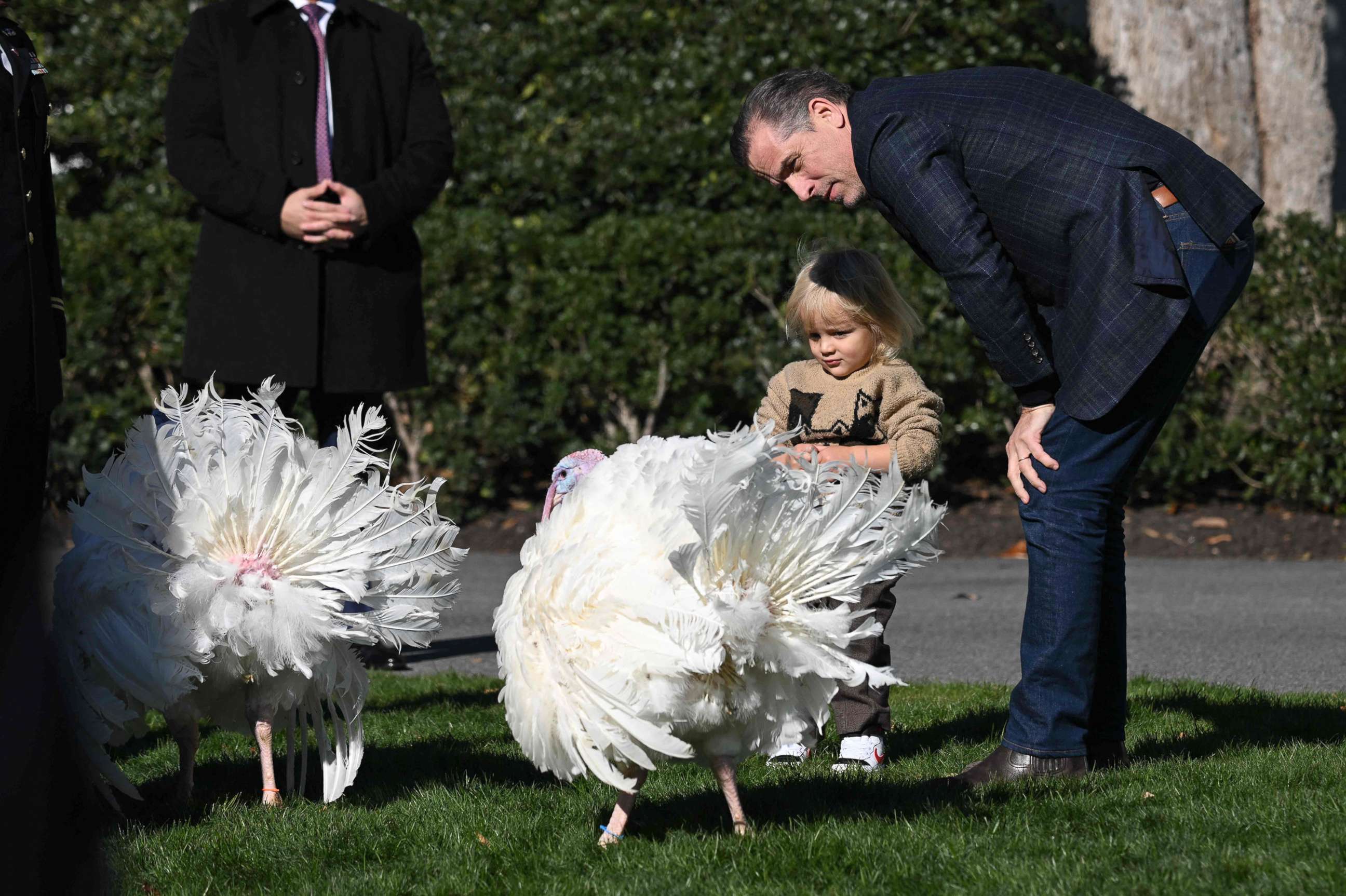 PHOTO: Hunter Biden and his son Beau Biden look at the two national Thanksgiving turkeys, Chocolate and Chip, in the Rose Garden of the White House before a pardon ceremony, Nov. 21, 2022.
