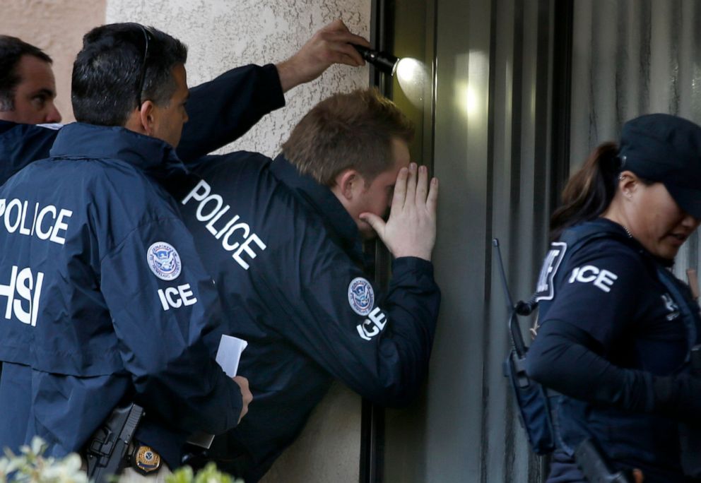 PHOTO: Immigration and Customs Enforcement agents from the Department of Homeland Security execute a warrant on March 3, 2015, in Rowland Heights, Calif.