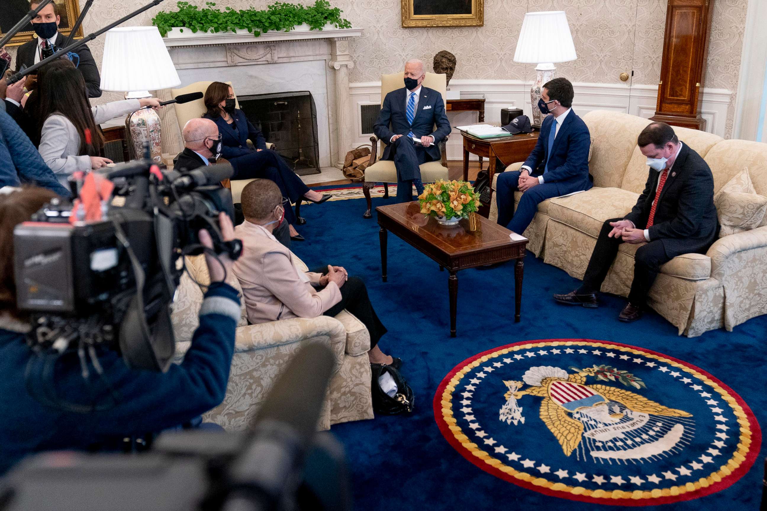 PHOTO: President Joe Biden, Vice President Kamala Harris and Transportation Secretary Pete Buttigieg meet with Rep. Peter DeFazio, Rep. Sam Graves, Del. Eleanor Holmes Norton and other House members at the White House, March 4, 2021, on infrastructure.