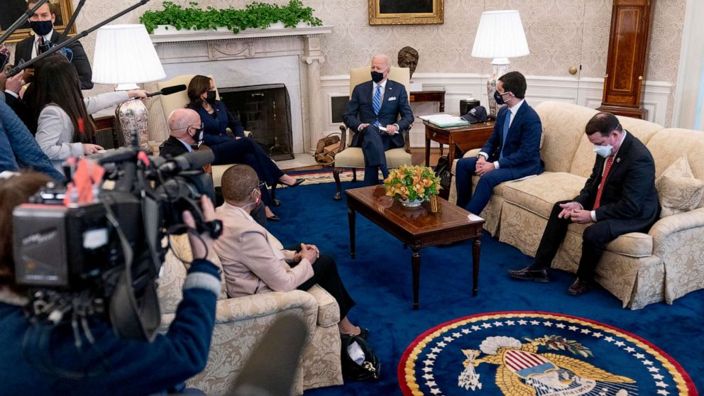 PHOTO: President Joe Biden, Vice President Kamala Harris and Transportation Secretary Pete Buttigieg meet with Rep. Peter DeFazio, Rep. Sam Graves, Del. Eleanor Holmes Norton and other House members at the White House, March 4, 2021, on infrastructure.