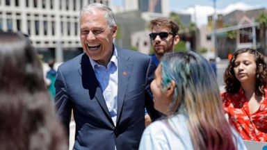 PHOTO: Democratic Presidential candidate Washington Gov. Jay Inslee, center, meets with students at a climate change rally, May 24, 2019, in Las Vegas.