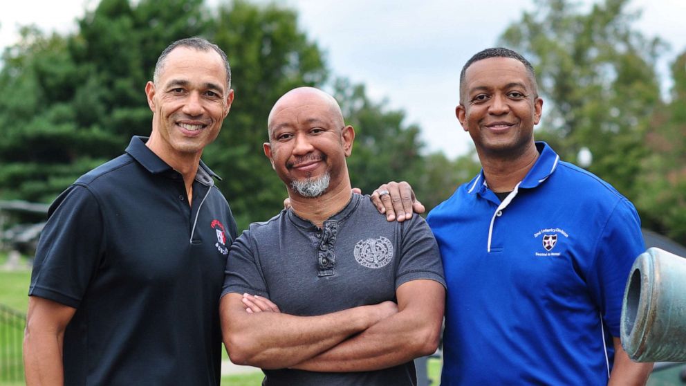 3 brothers reunited after 50 years include an Army general and an Army colonel