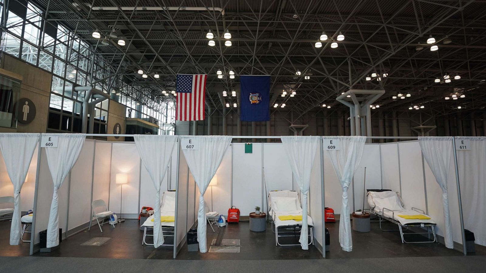Army Helps Make Temporary Hospital At New York S Javits Center One