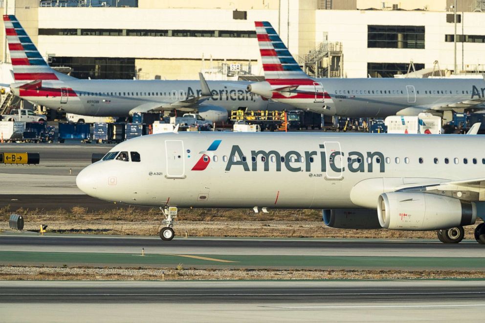 PHOTO: American Airlines planes taxi on the south runway at the Los Angeles International Airport, Oct. 23, 2017.