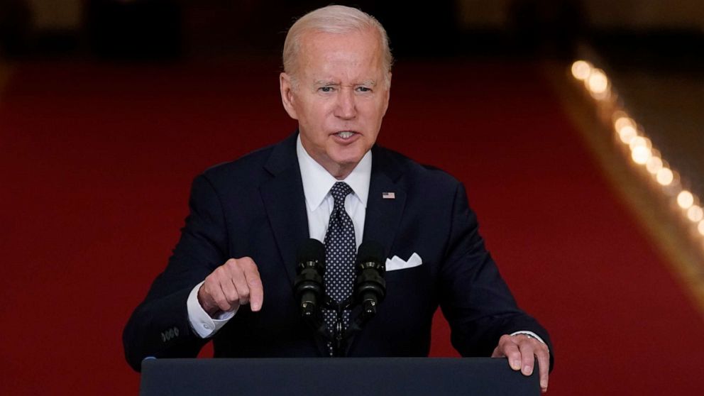 PHOTO : Le président Joe Biden s'adresse aux fusillades de masse depuis la salle Est de la Maison Blanche le 2 juin 2022 à Washington.