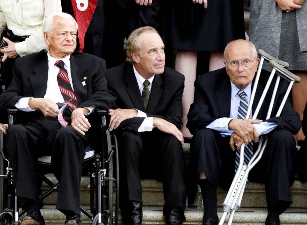 Robert Byrd, former Senator Dirk Kempthorne and  Representative John Dingell await the arrival of the body of former U.S. Senator Edward M. 'Ted' Kennedy at the U.S. Capitol
Funeral Procession for Senator Edward Kennedy, in Washington D.C., Aug. 29, 2009.