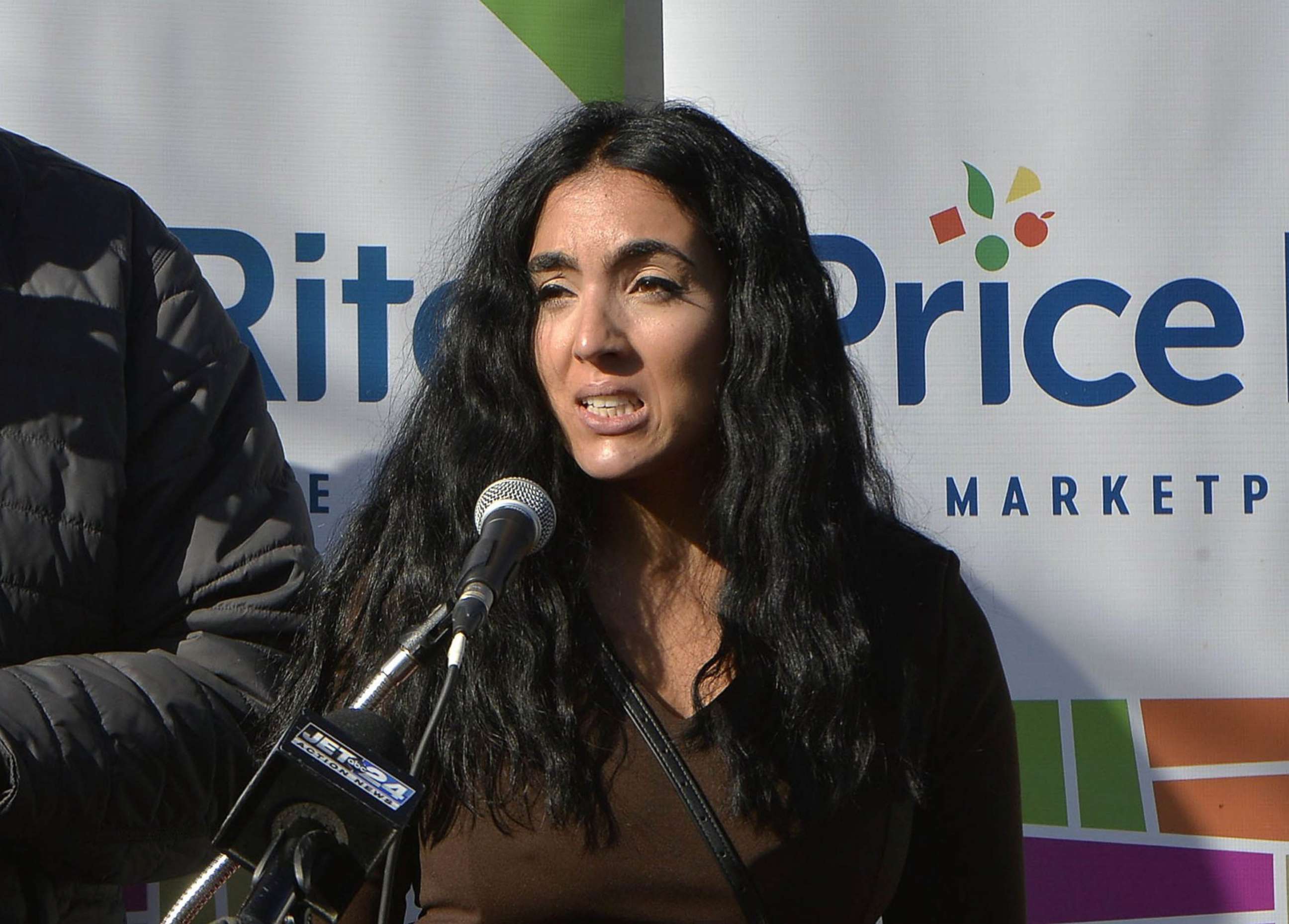 PHOTO: Gisele Fetterman, wife of Pennsylvania Lt. Gov. John Fetterman, speaks during an outreach event in Erie, Pa., Oct. 14, 2020.