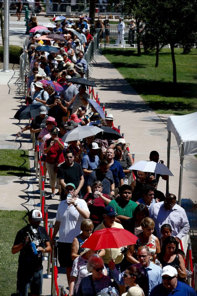 PHOTO: Members of the public line up to pay their respects to Sen. John McCain during a viewing at the Arizona Capitol,, Aug. 29, 2018, in Phoenix.